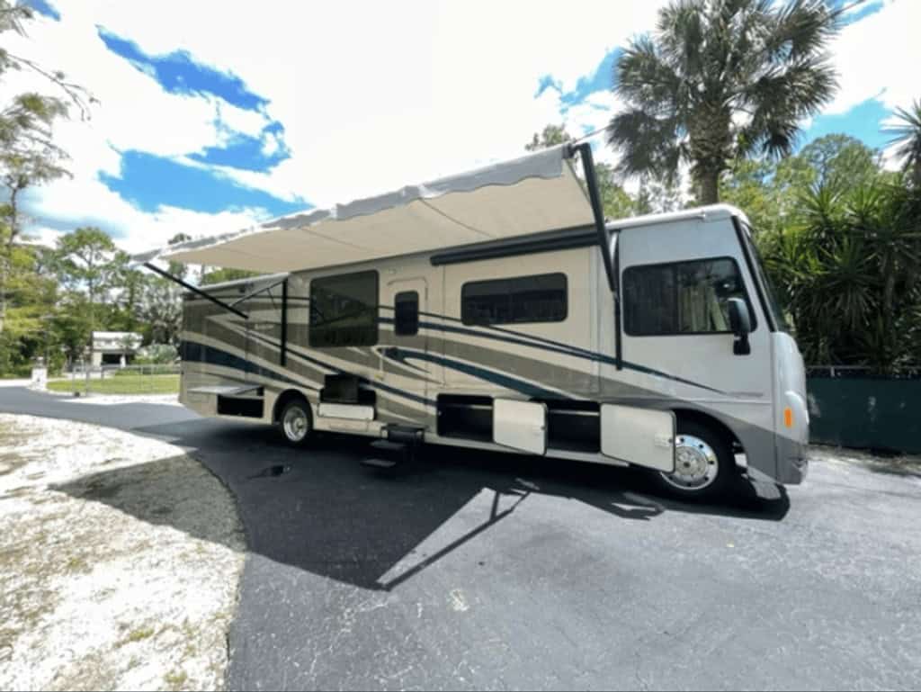 2015 38' Winnebago Itasca 36Y For Sale In Naples, Florida