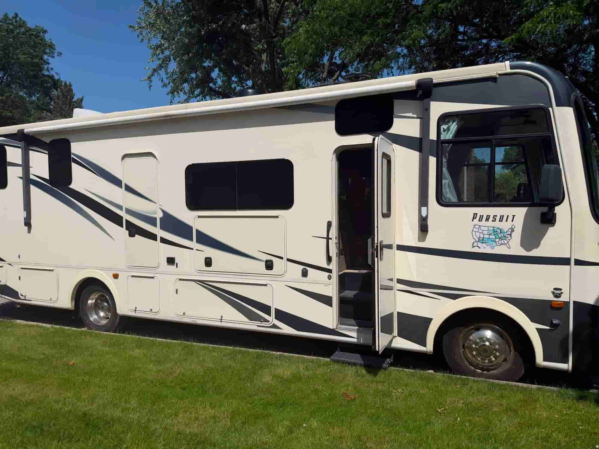 2019 32' Coachman Pursuit For Sale In Crystal Lake, Illinois