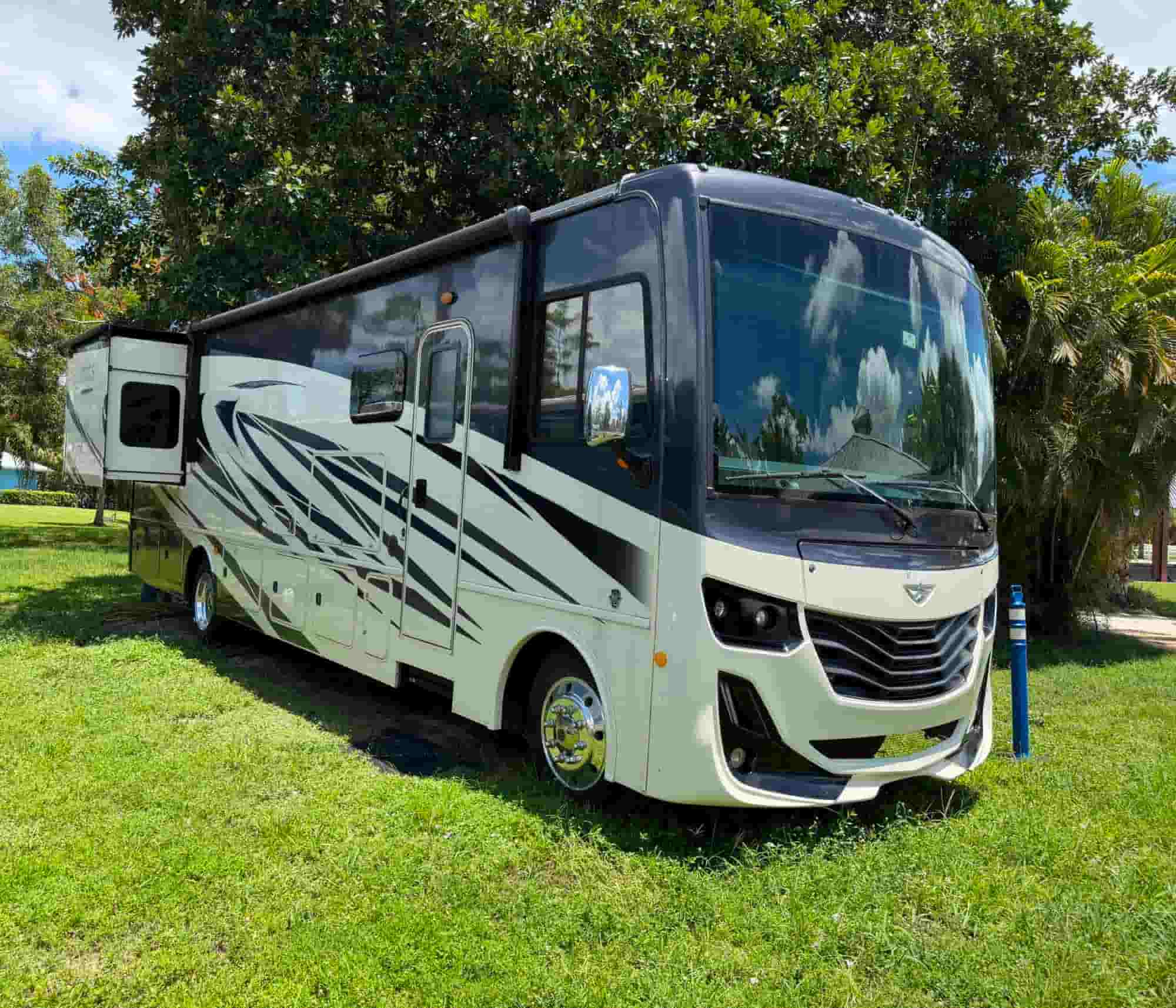 2020 34' Fleetwood Fortis For Sale In Wellington, Florida