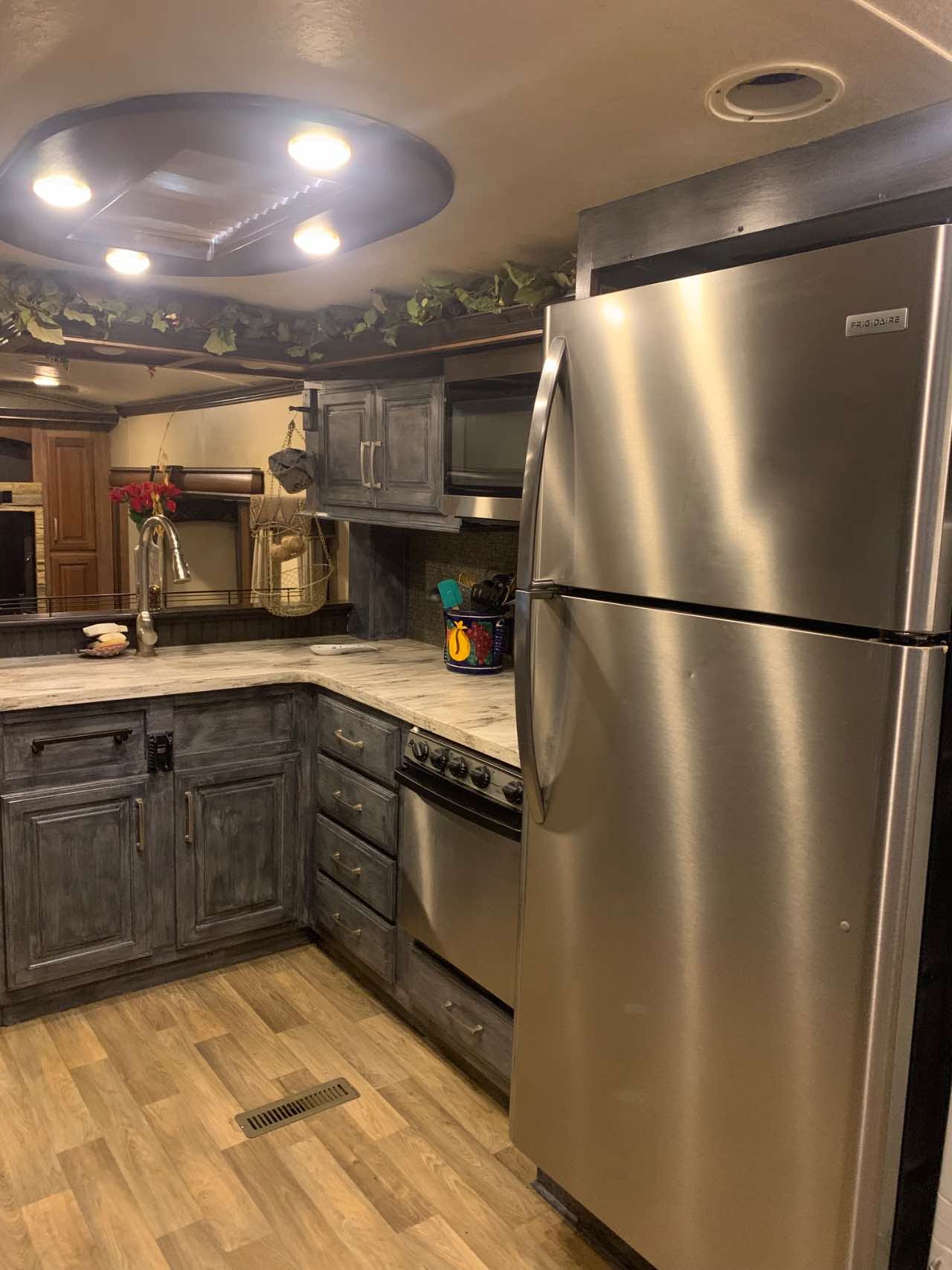 2017 Keystone 3820fk 40'