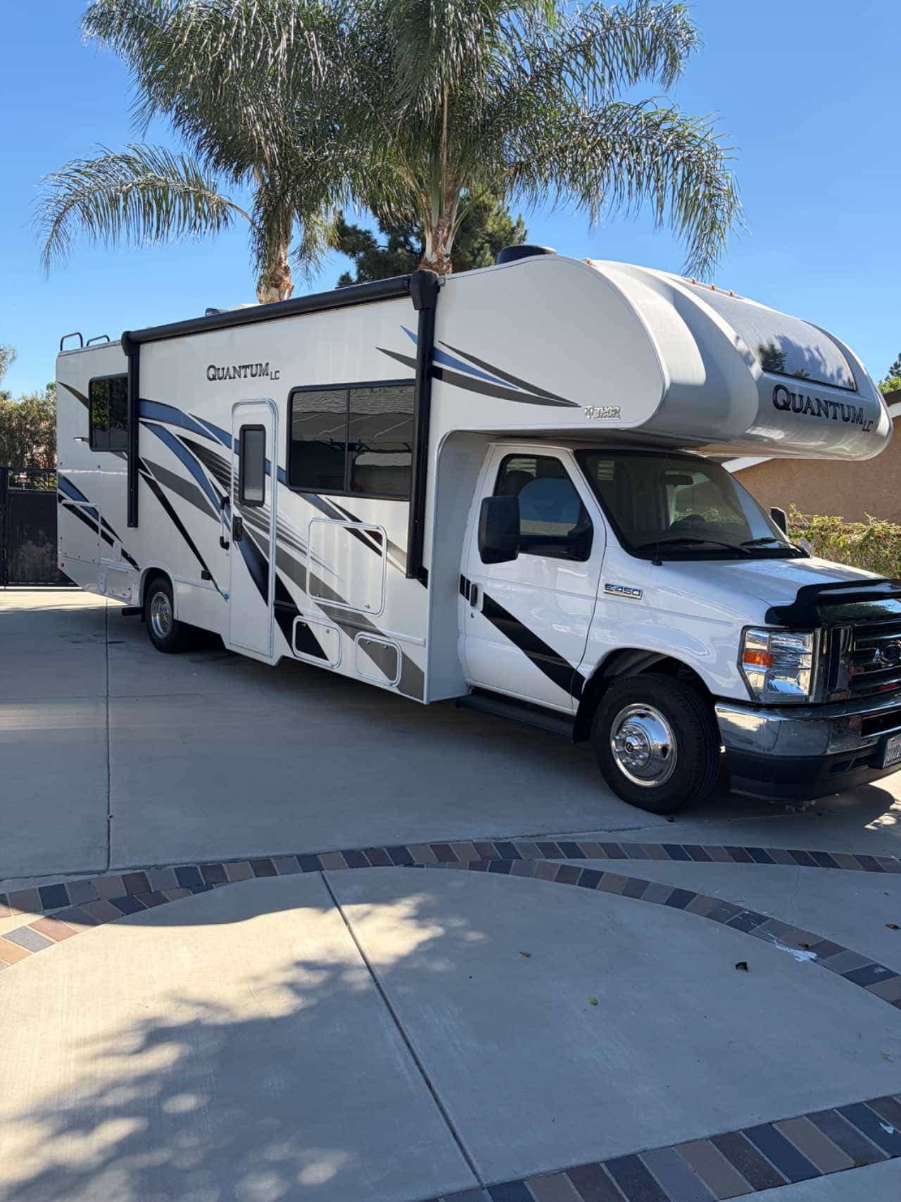 2023 Thor Motor Coach Quantum 28'