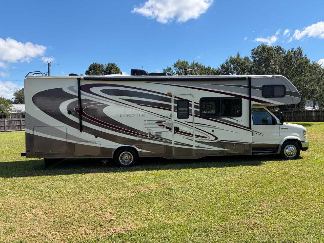 2015 Forest River Forester 3051S 32'